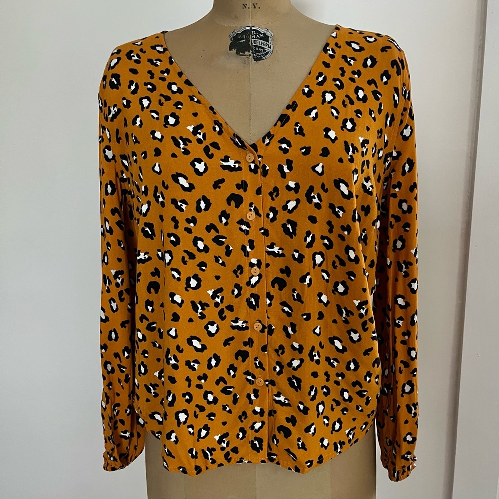 Vixbe Women’s Catalen V-Neck Button Front Top Size Medium
